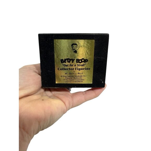 new BETTY BOOP collector figurine danbury mint OUT FOR A STROLL - Picture 6 of 6